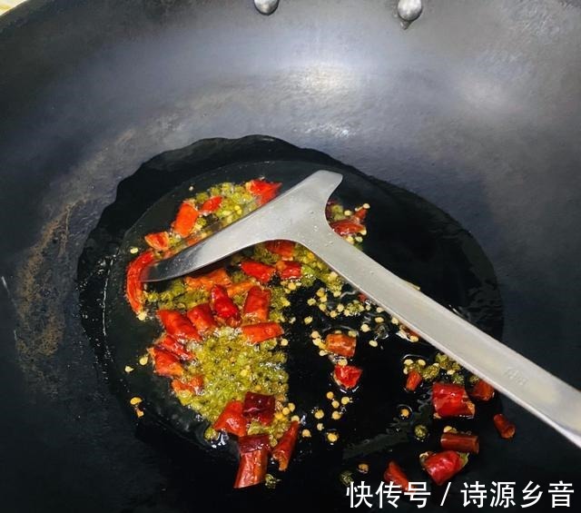 家庭版|家庭版水煮肉片麻辣鲜香,色泽鲜艳,搭配米饭,好吃到停不下来!