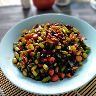 蒜薹丁酱炒肉末花生米