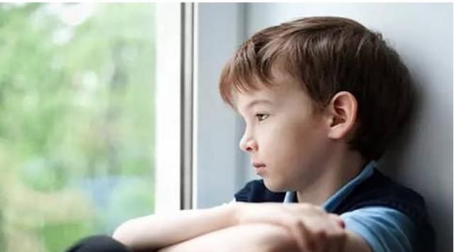 讨好型人格|孩子在外面被欺负,千万不要教他说这三个字,否则会越来越软弱