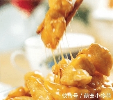 白砂糖|炒糖色时，应该放油还是放水？很多人都做错 ，难怪肉发苦发焦！