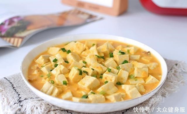 豆腐加这个一起烧，味道太鲜美，汤汁都吃光，米饭都不够吃了！