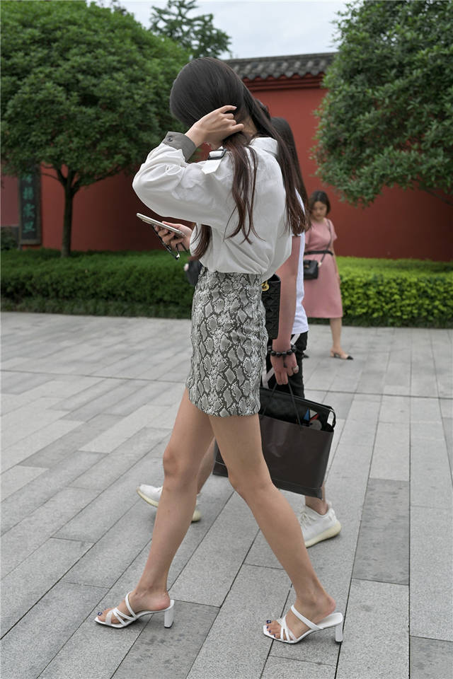 街拍包臀裙凉高长腿性感美女,就是这个feel倍爽