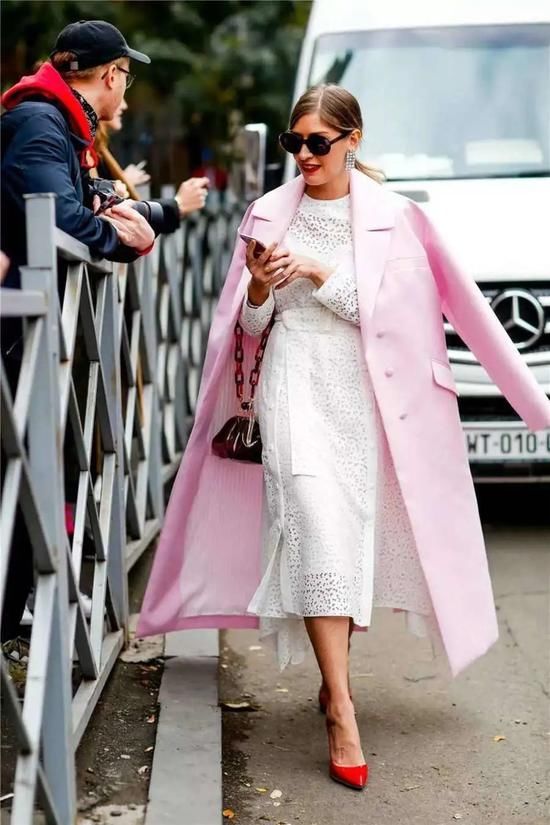 蕾丝裙搭配外套！春天应该这样穿