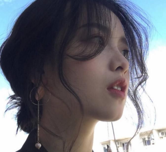 异性缘|女孩子的眼睛有这“3个标志”,天生自带眼妆,异性缘爆棚