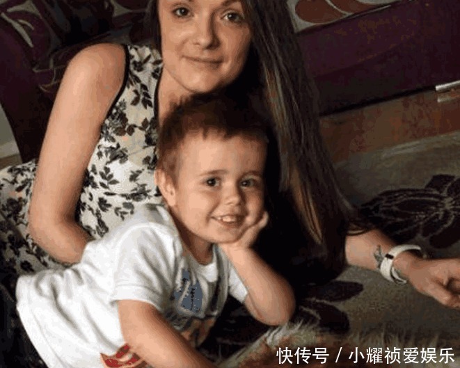 大脑|国外男婴出生没大脑, 医生说活不了几天, 现在已2岁会喊妈妈