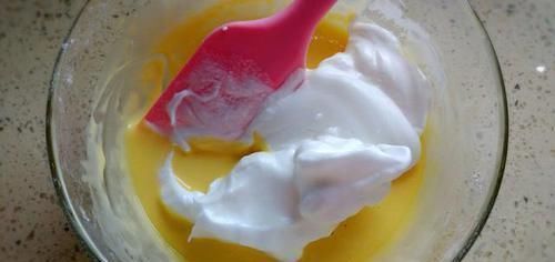 最近很红的舒芙蕾松饼,在家也能轻松搞定,做法很简单