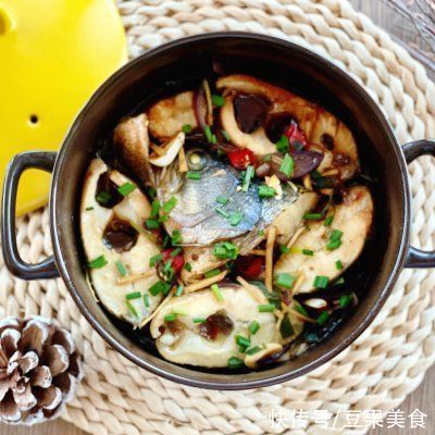 鲈鱼不止可以清蒸,这么做大人小孩抢着吃,酱香浓郁,回味无穷