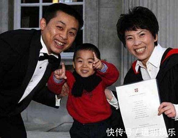 儿子|邓亚萍夫妇陪14岁儿子打乒乓球,两位世界冠军变身''陪练''
