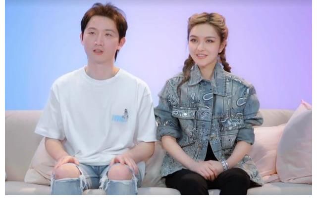 悲哀|周扬青和新男友上节目秀恩爱,罗志祥却只能在台湾吃菠萝,悲哀啊