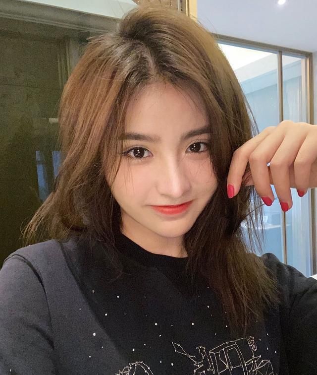  随声附和|金子涵做综艺像“透明人”，一集聊天不超10句话，全程随声附和