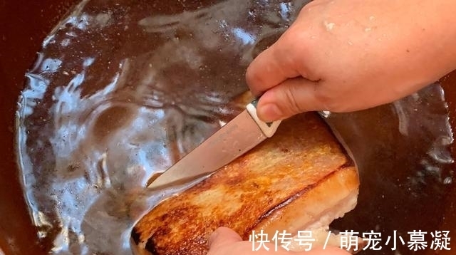 原来炸扣肉起泡有诀窍，只要记住这5点，颜色金黄，起泡出虎皮