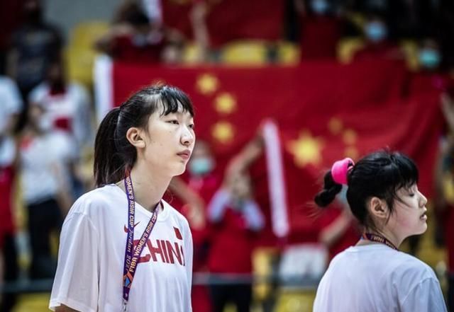 社交媒体|心理不过关!苏群点出中国女篮失利原因 坐拥两大中锋却急于求成