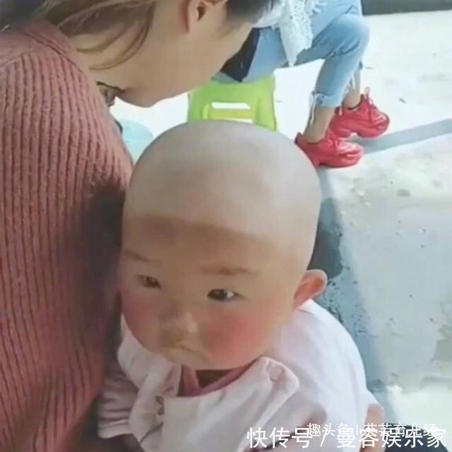 宝宝|宝妈带着孩子学车,半个月后孩子摘下帽子教练都笑喷