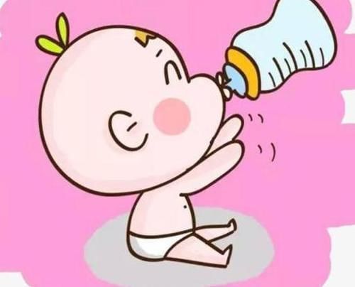 带娃|宝妈在公交车上给娃喂奶,旁边一男子的善意举动,赢得全车人点赞