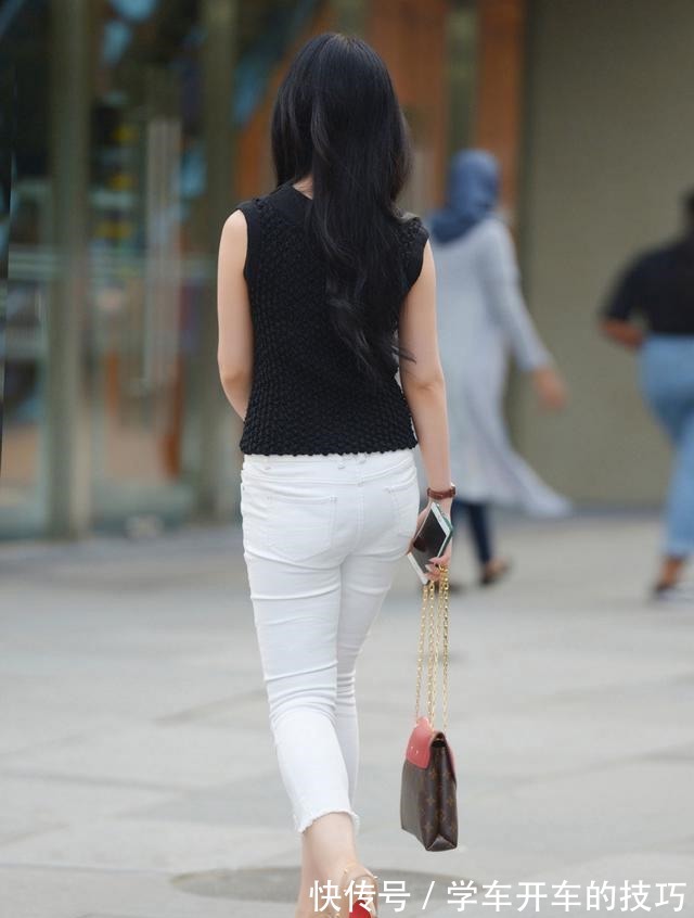 衬衫 休闲白背心搭配瑜伽裤,简约自然,潇洒美丽!