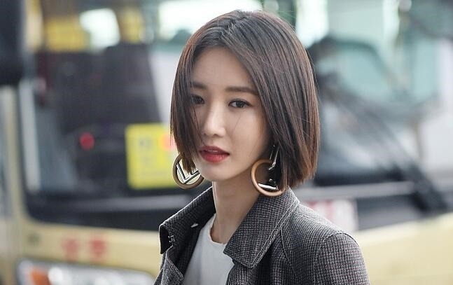 吸睛度 头大女生要避免这4款发型，不仅显脸大还老气！