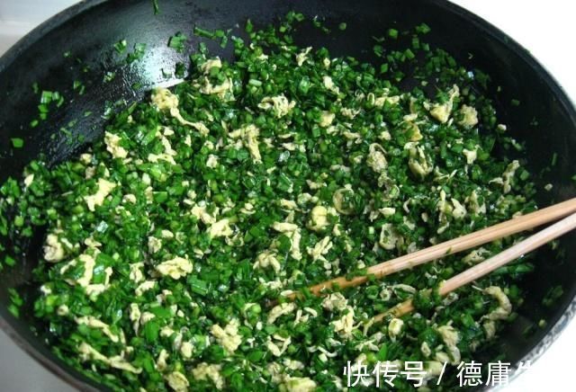 韭菜盒子,最好不要直接开始包,试着这样做,盒子外焦里嫩更好吃