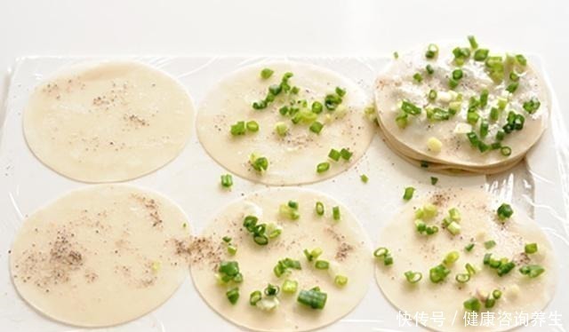 黑胡椒粉|葱油饼新吃法，不用揉面，不用烫面，外酥里嫩，放凉了也不会硬