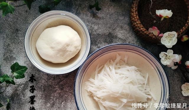 1根萝卜5朵香菇1把它,调馅包饺子,无肉无蛋也鲜美,太好吃