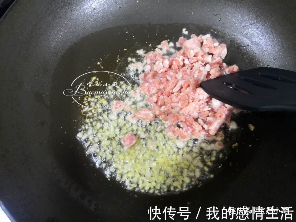 儿子去上班,带走20个萝卜馅大包子,都被同事抢光,纷纷要做法