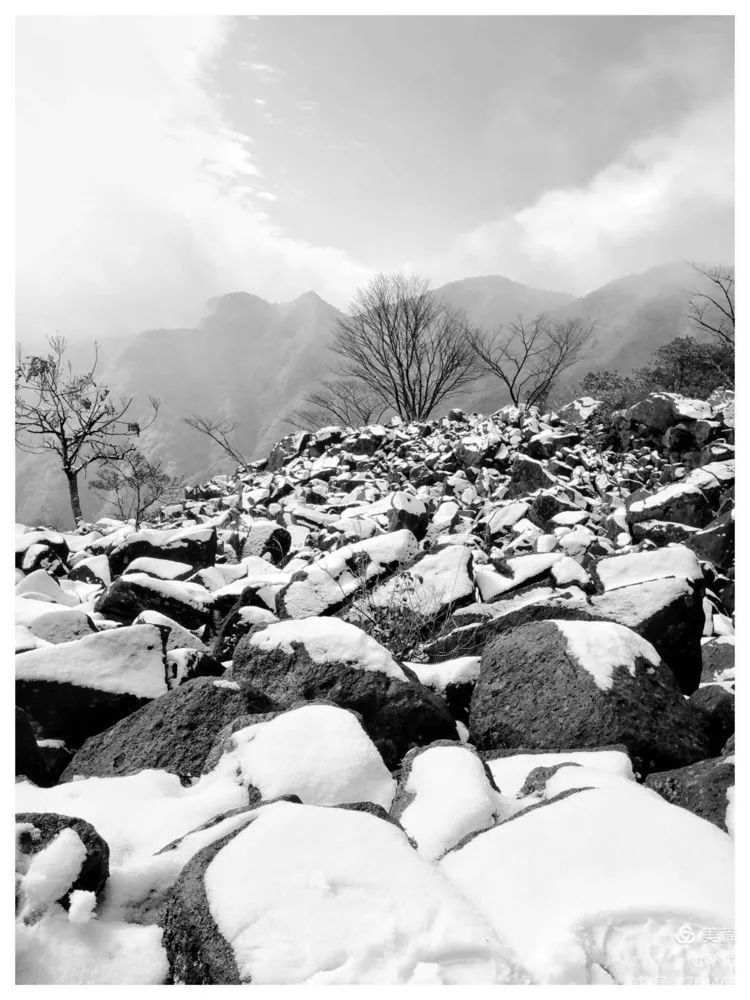 天台|虎年吉祥! 天台苍山顶万年石浪的雪境, 如童话, 如传奇!