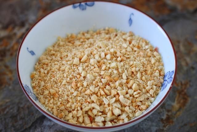 把1斤玉米面这样炒下,1周的早餐就有了,早起冲1碗,暖心又暖胃