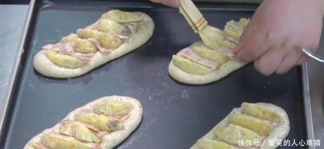 土豆培根面包主食,蔬菜、蛋白质都有了,营养一次帮你搞定