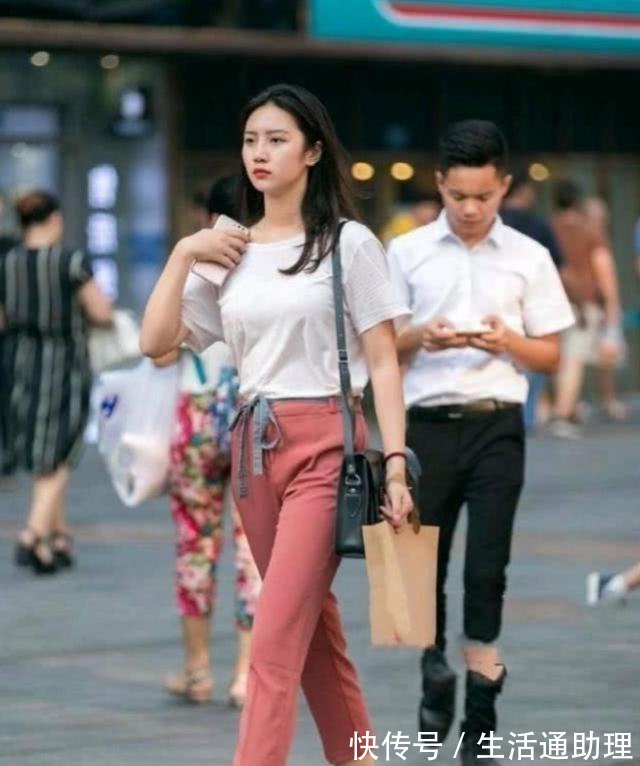 连衣裙 米白色吊带连衣裙,清新自然,活力感十足!