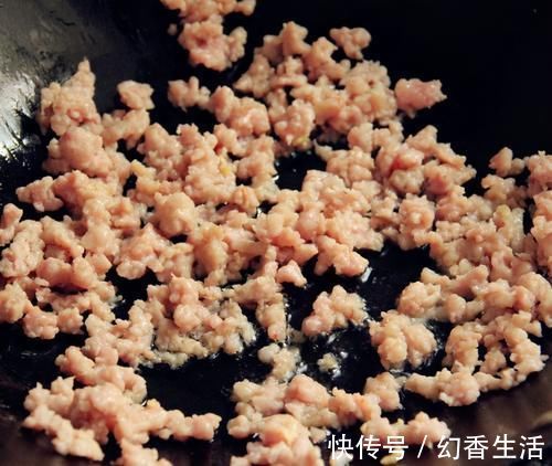 茄子皮|买茄子时,挑直的还是弯的好?多亏70岁菜老农告诫,再也不瞎买了