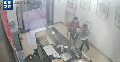 一命|“去医院就晚了!”11岁儿子被卡喉,宝妈2个“果断”救孩子一命