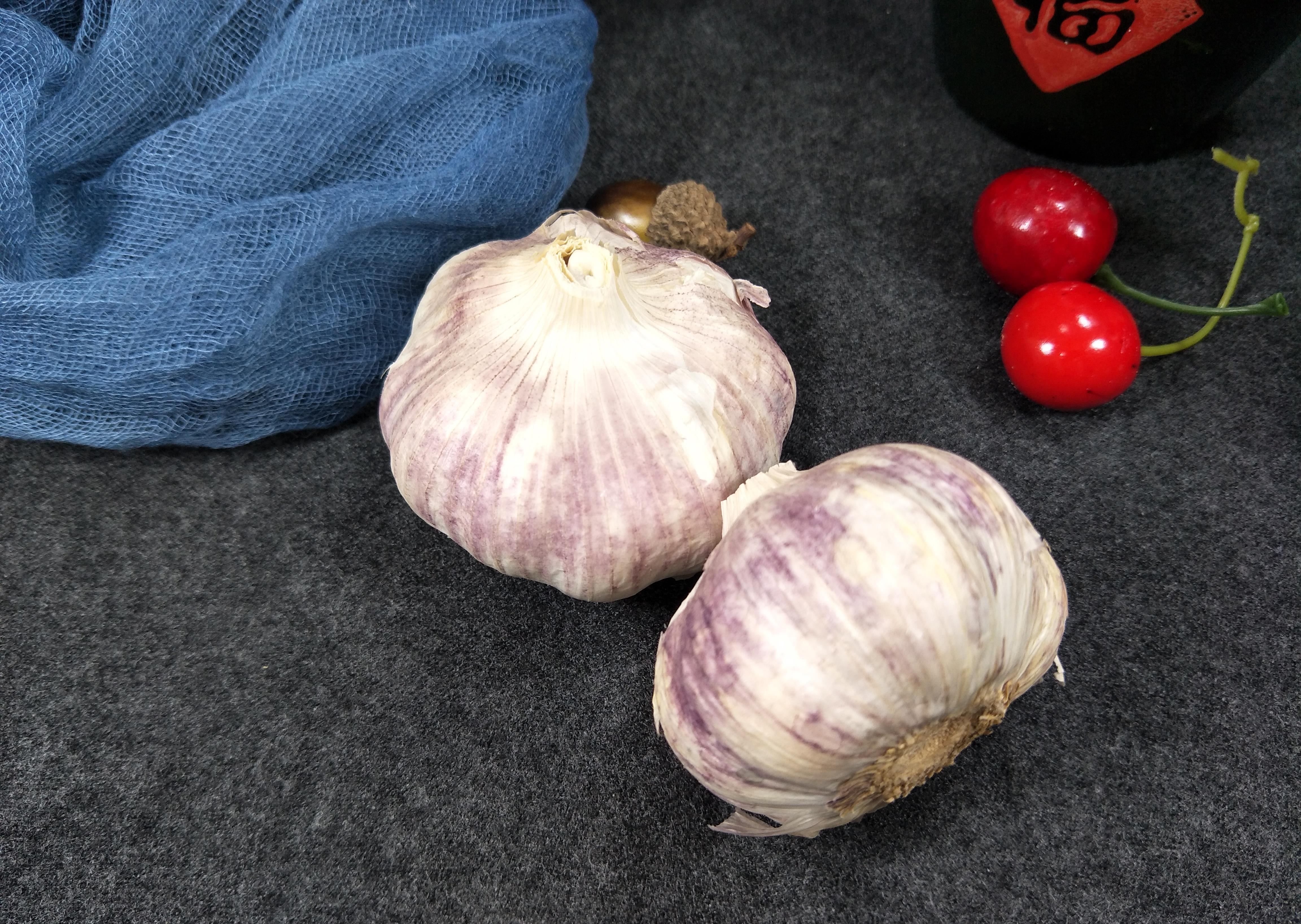  泡腊八蒜时，牢记“2放3选”,醋香蒜美，1周大蒜变翠绿