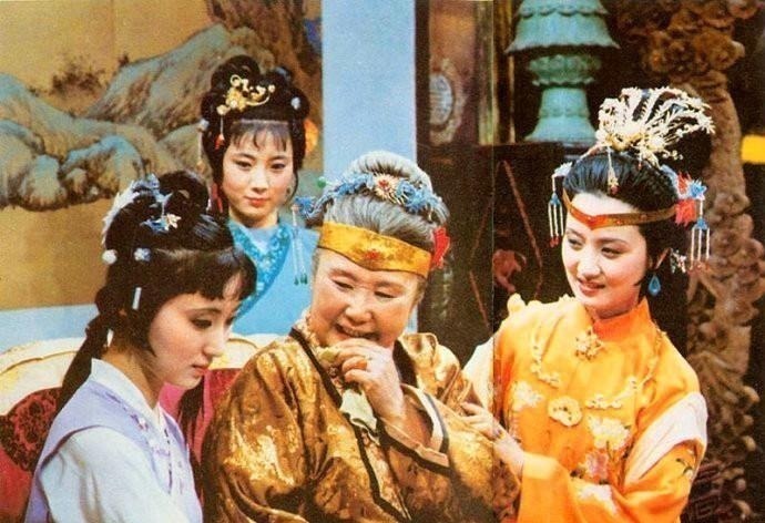 邢岫烟$同样是二两月钱,为什么邢岫烟过得比丫头还差,林黛玉却出手阔绰