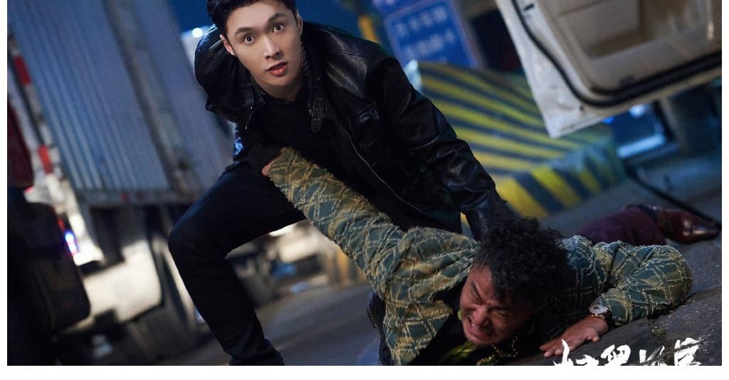 張藝興被黃渤花式催著找女朋友，羞澀回應(yīng)，粉絲卻不樂(lè)意了