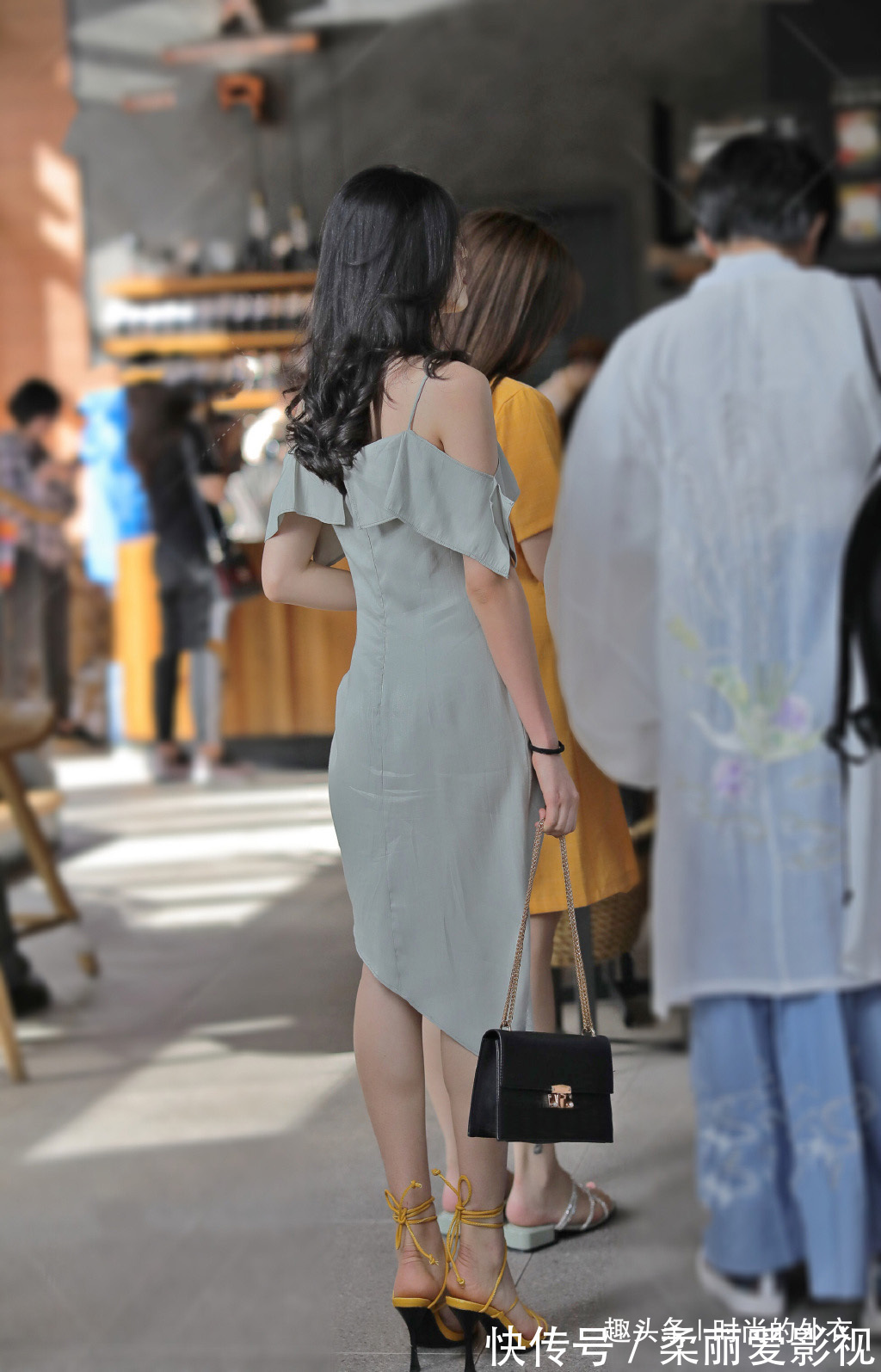 小姐姐 吊带裙就是这样,清爽舒适,还能让你的造型轻松优雅起来