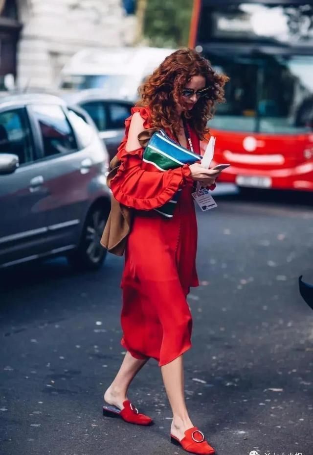  连衣裙|忘掉高跟鞋，“连衣裙+平底鞋”才是夏季王炸组合