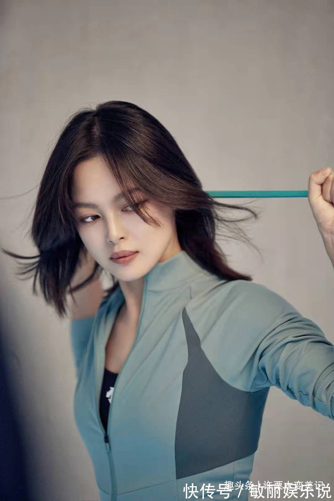 圆脸 女人过了45岁尽量别留长发、烫卷发!推荐这5款发型,太减龄