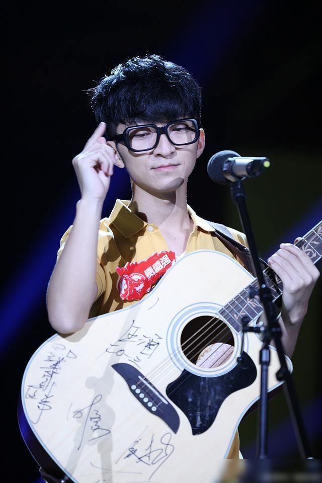 快乐女声|快男现状,华晨宇成巨星,欧豪票房百亿,他却落魄到回家摆地摊