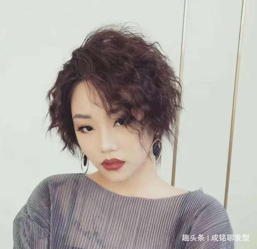 刘海 脸胖的女生不适合短发看了这九款发型，你以前的发型都弱爆了