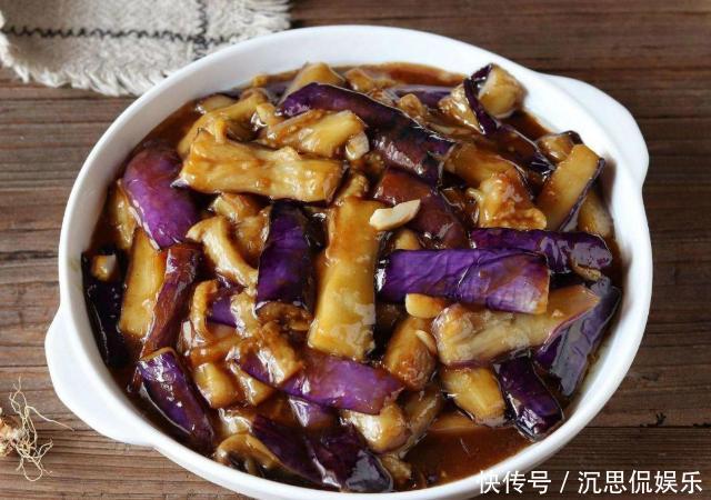 发黑|炒茄子,切记不能先放油!大厨教你正确做法,保证不吸油、不发黑