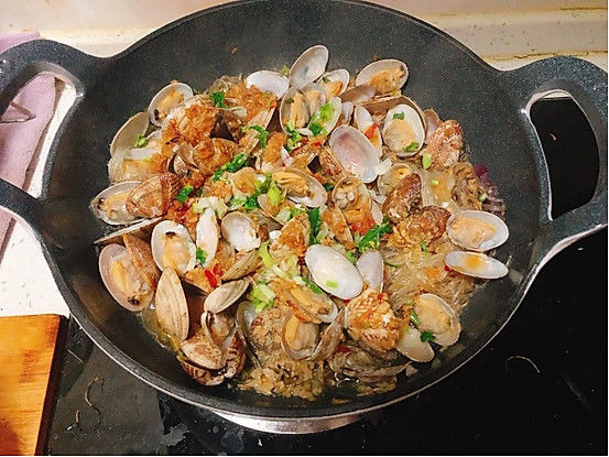 这样的蒜蓉花甲粉丝煲没人能抗拒