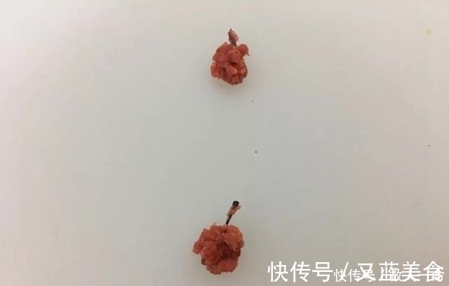 饵料里面加把米,诱鱼留鱼两不误,这一招在野钓百试不爽