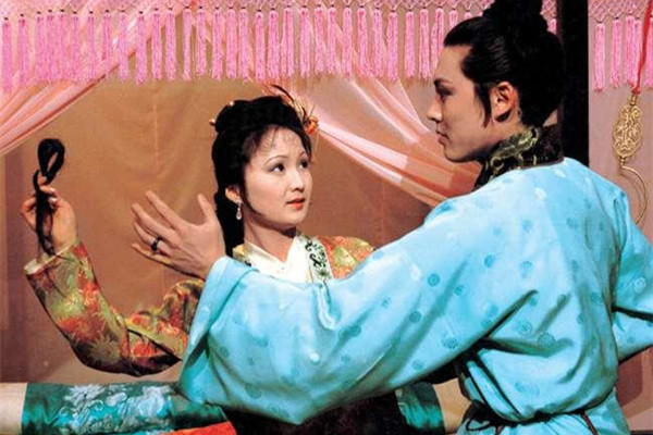 宝玉#元春支持薛宝钗的金玉良缘,却赐给她2串红麝香串:贾家绝后隐秘