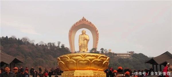 中年|为何汶川大地震后房屋一片废墟，寺庙佛像却毫发无损，依然屹立