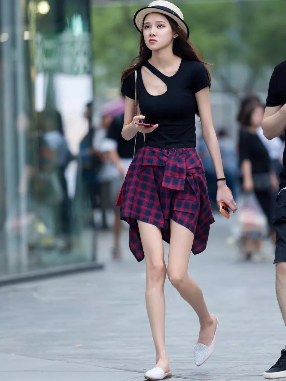 夏季女生这样搭配,逛街脱颖而出,最后更清爽