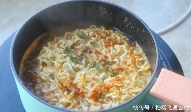 筋道|一个人时候最爱这样吃,简单美味,5分钟出锅,口感筋道味香浓