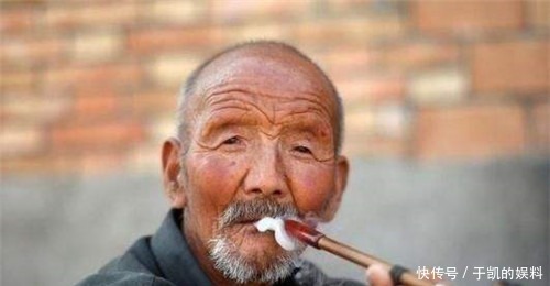 放光|俗语:穷人脚上无毛,富人头顶放光,讲的是啥?老祖宗的慧眼识人