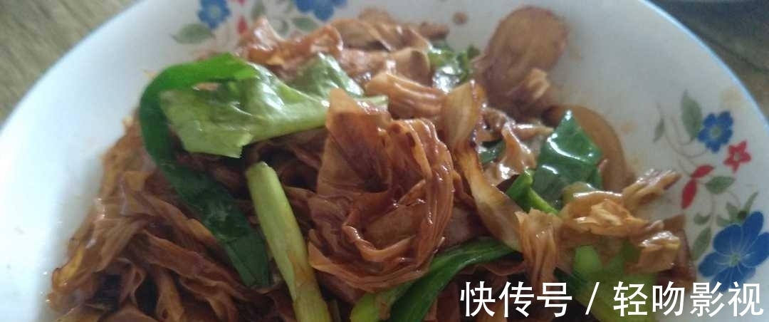 豆皮|豆皮营养丰富,做凉拌菜美味爽口,炒青菜软烂鲜香有滋味
