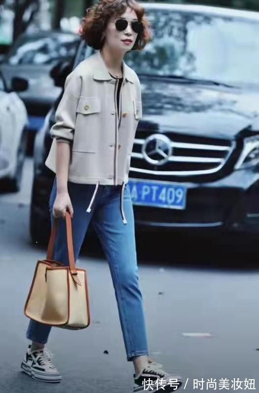 穿搭|奔五的女人甩掉“大妈感”,看这位大龄姐姐,靠穿搭显年轻又优雅