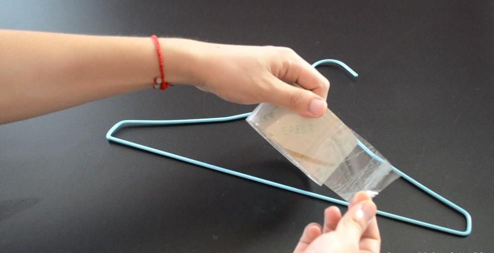 衣架上缠几圈胶带, 这个作用太厉害了, 解决了很多家庭的烦恼