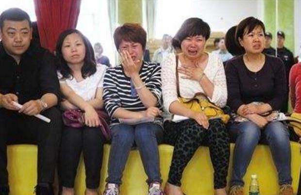 称赞|孩子扯断幼儿园老师“金项链”，妈妈处理方式被称赞：最高级炫富